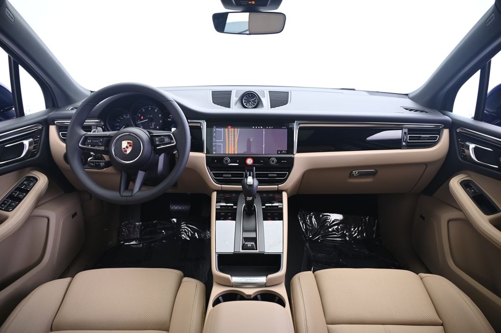 Thumbnail: 2025 Porsche Macan - 31