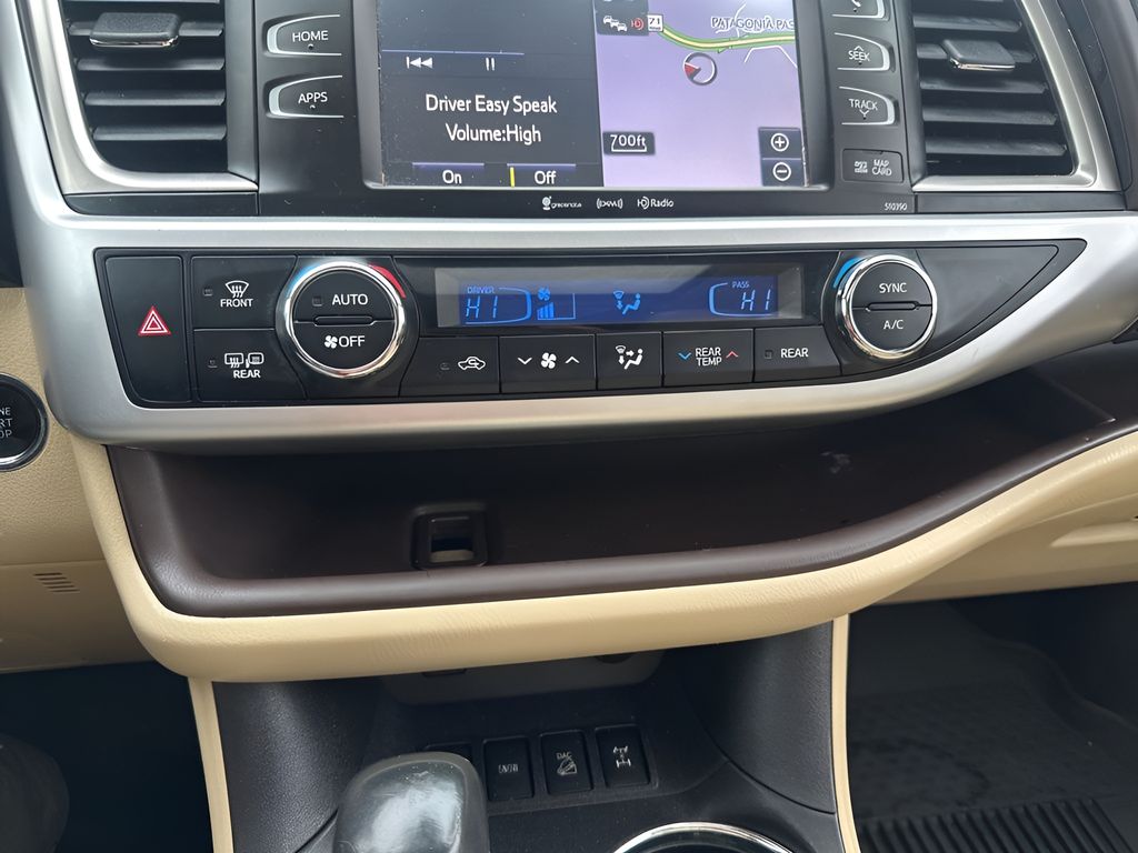 Used Car 2019 Toyota Highlander  Xle For Sale Under $25,000 In Austin, Texas