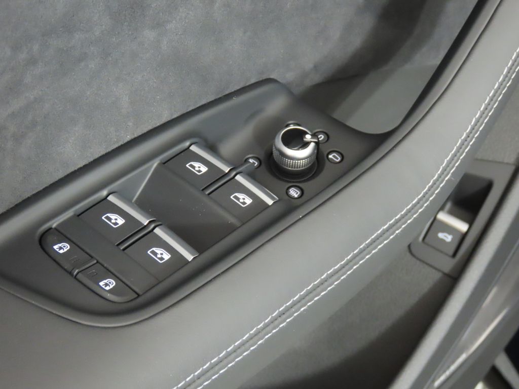 Thumbnail: 2026 Audi SQ7 - 27