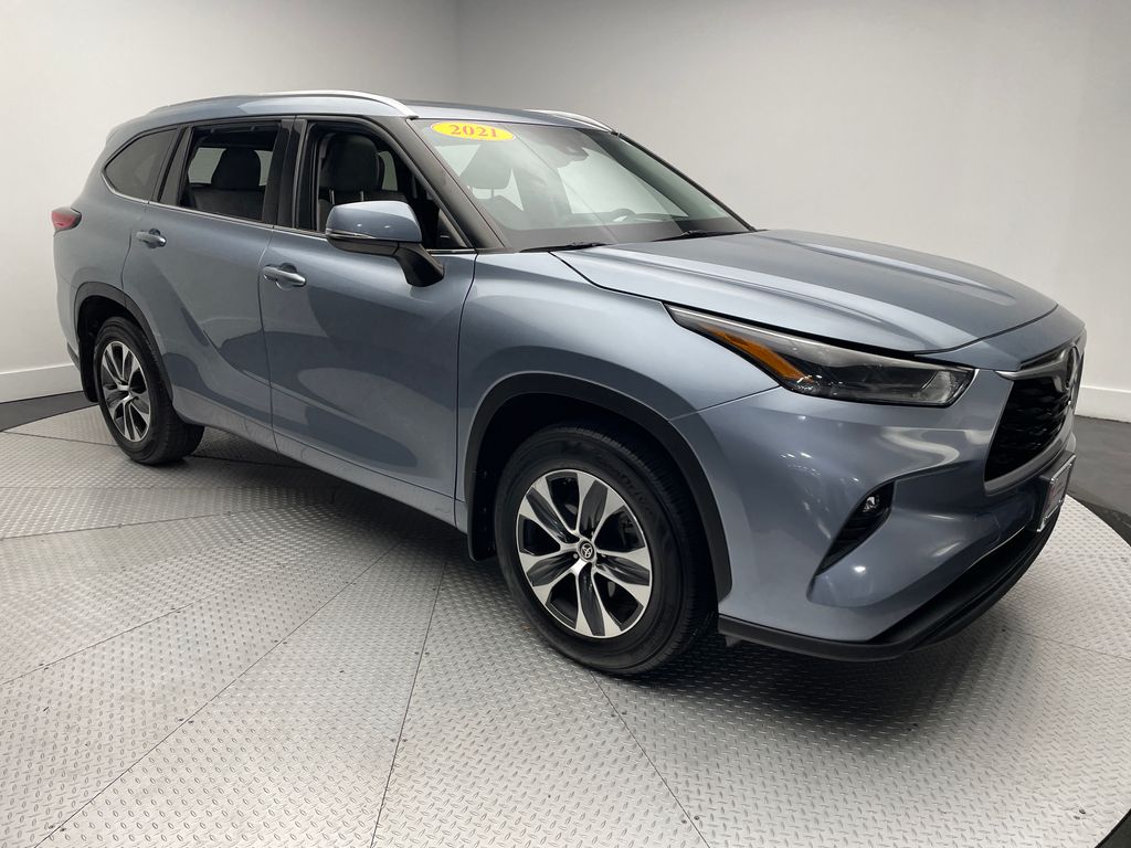 Thumbnail: 2021 Toyota Highlander - 3