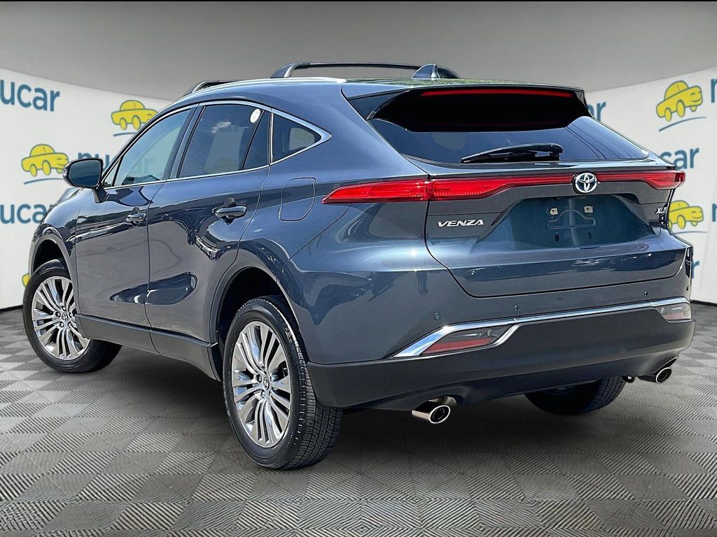 2023 Toyota Venza — photo 4