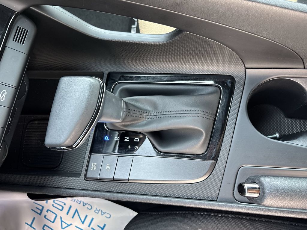 Used 2025 Amazon Gray Hyundai SEL Sport image 21