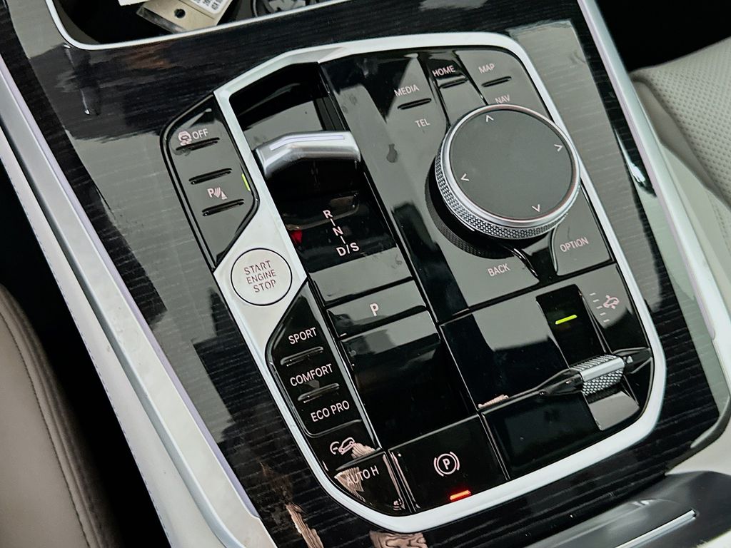 Thumbnail: 2026 BMW X5 - 15