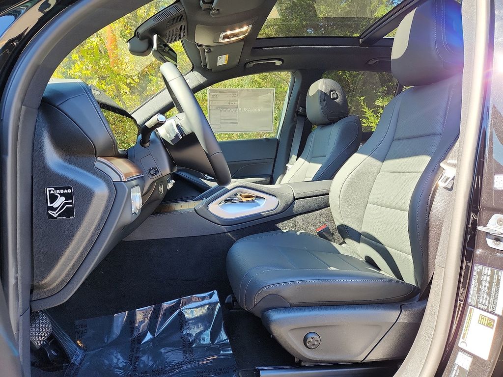 Thumbnail: 2026 Mercedes-Benz GLE - 10