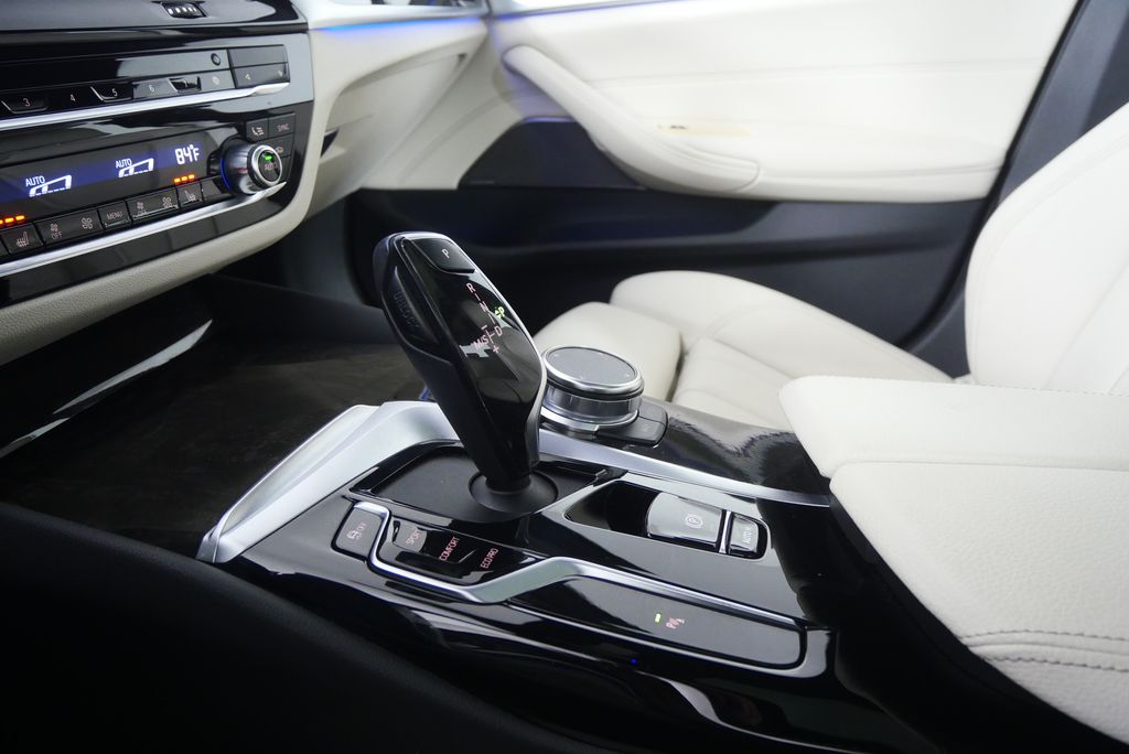 Thumbnail: 2023 BMW 5 Series - 25