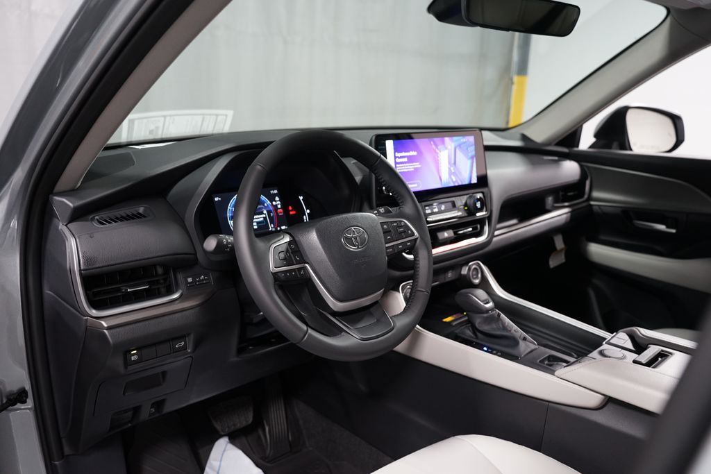 Thumbnail: 2025 Toyota Grand Highlander - 11