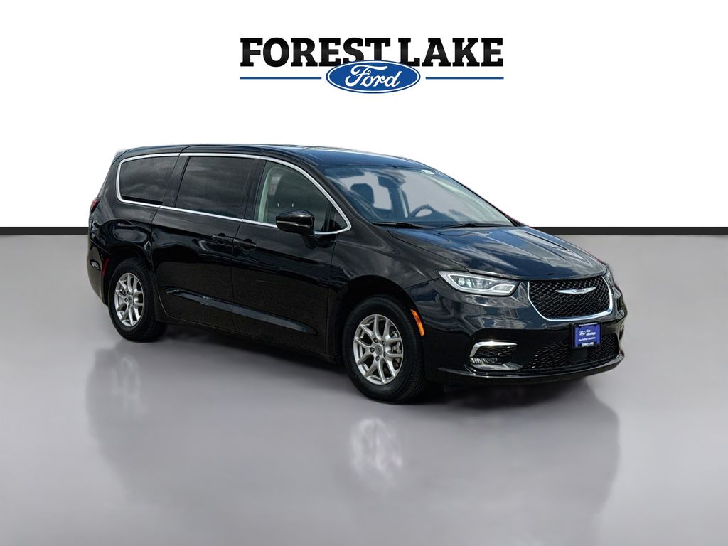 Diamond Black Crystal Pearlcoat 2024 Chrysler Pacifica Minivan Front-Wheel Drive 9-Speed Automatic