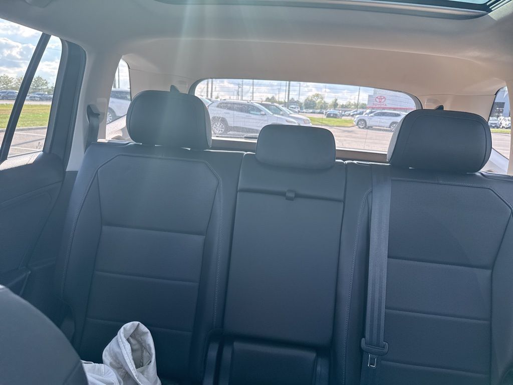 2019 Volkswagen Tiguan SEL R-Line photo 20