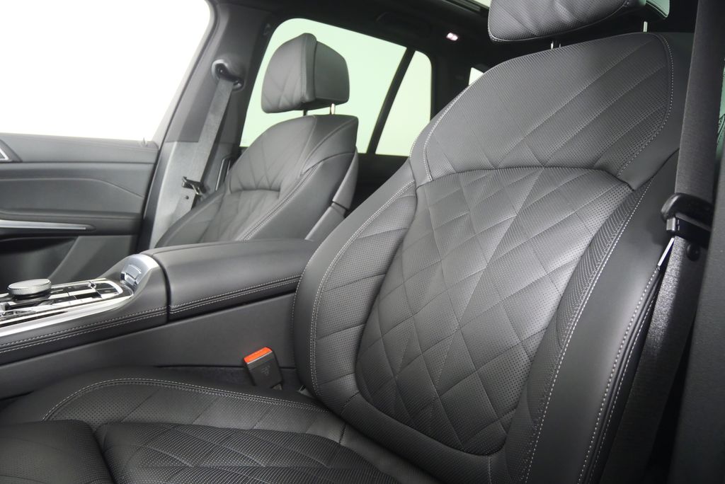 Thumbnail: 2026 BMW X5 - 10