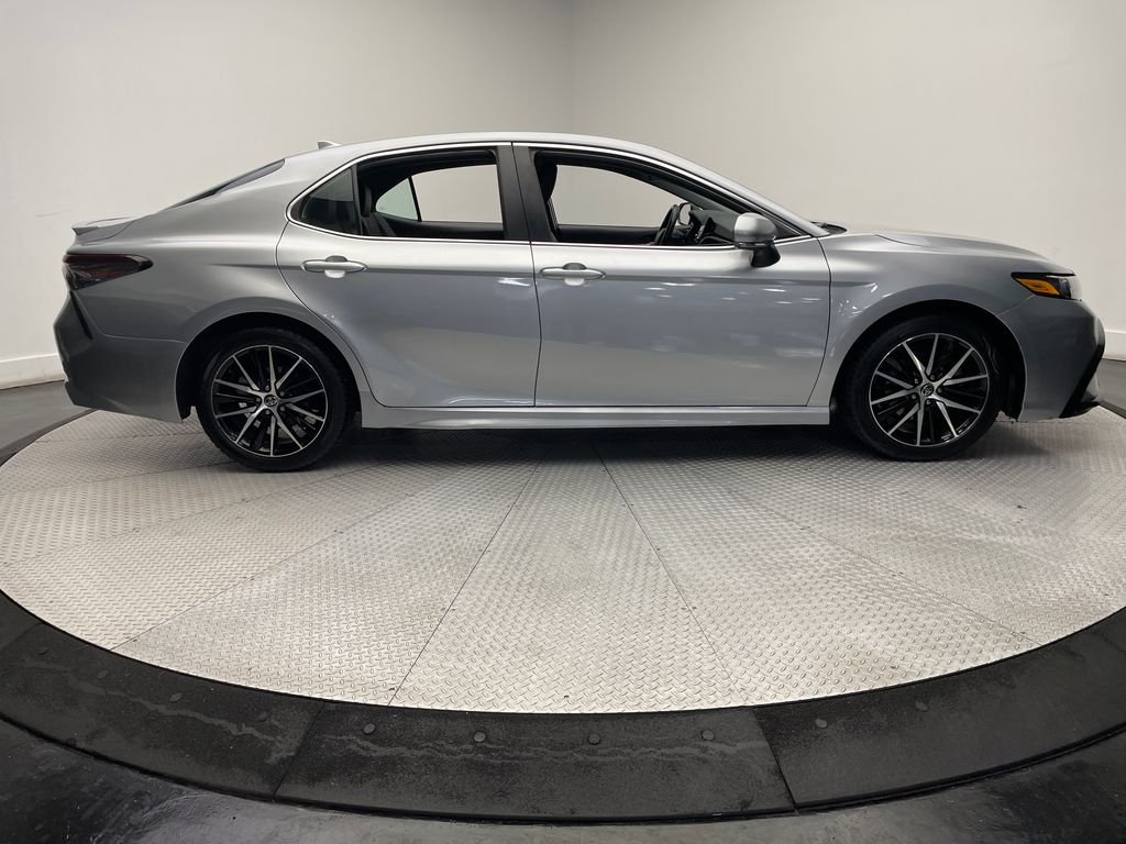 2022 Toyota Camry SE 4