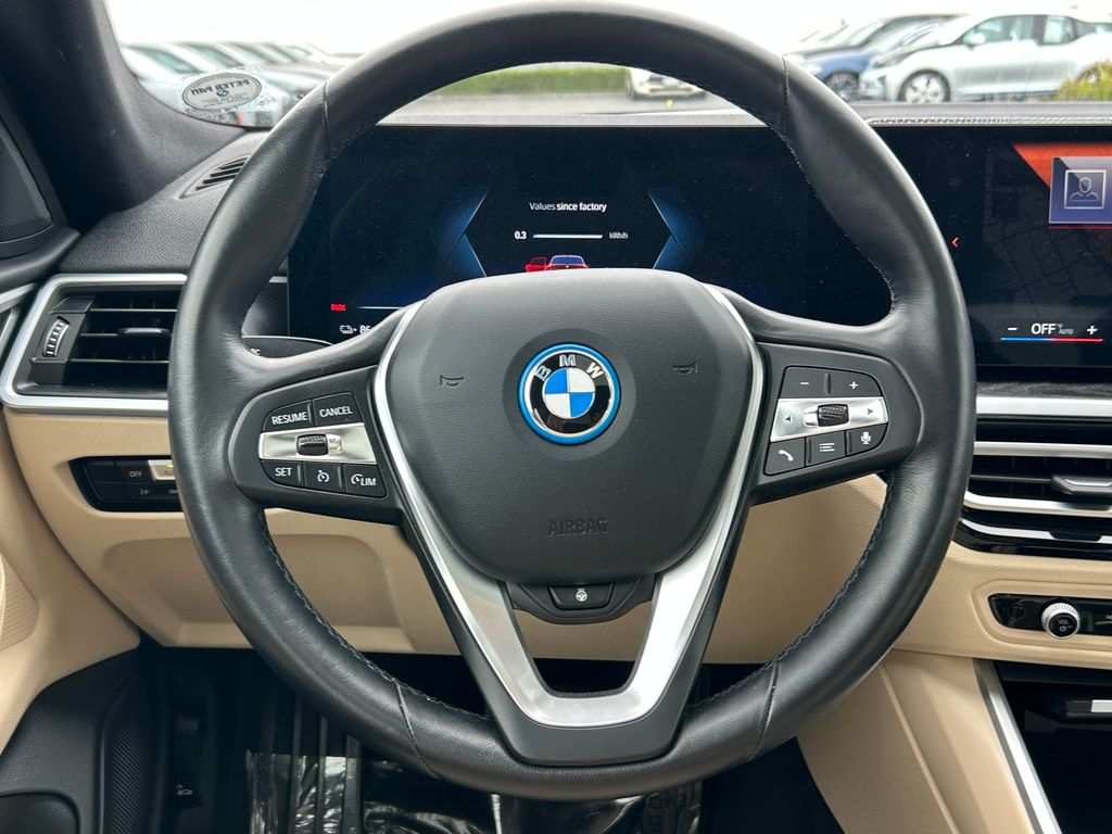 Thumbnail: 2023 BMW i4 - 18