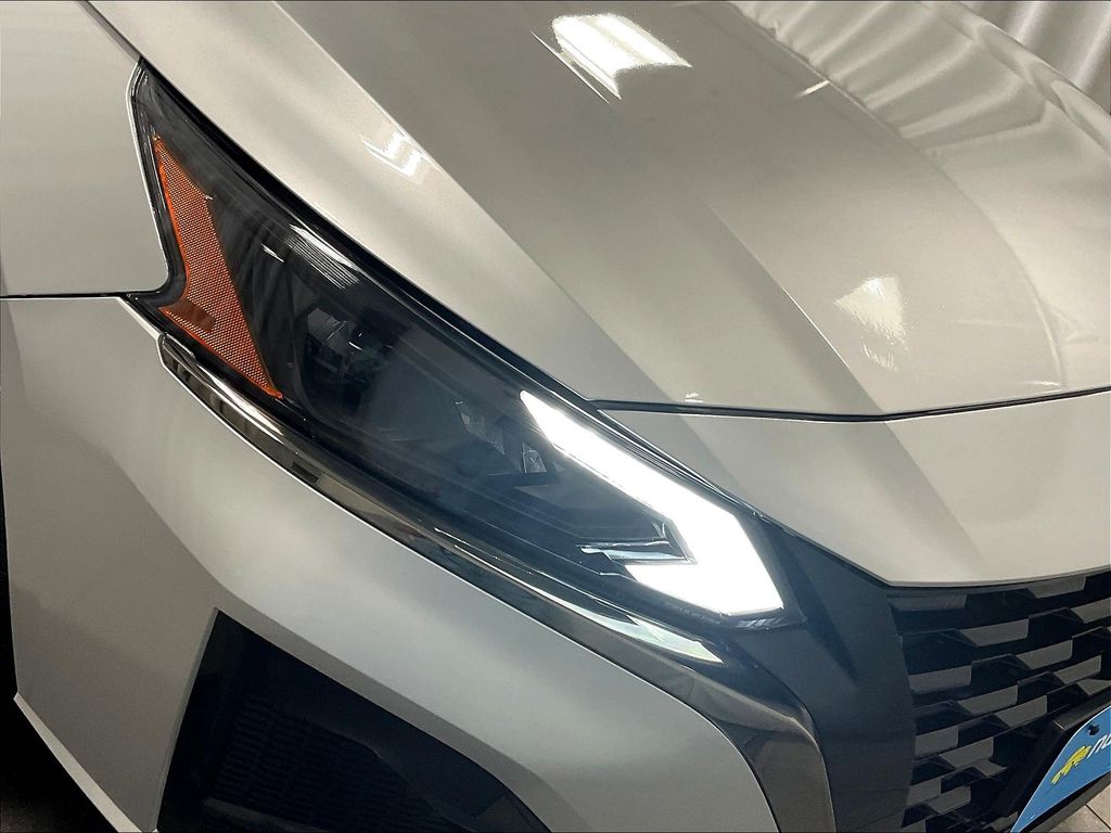 2023 Nissan Altima — photo 32