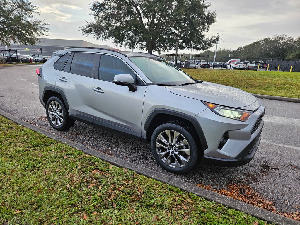 2020 Toyota RAV4 XLE Premium 7