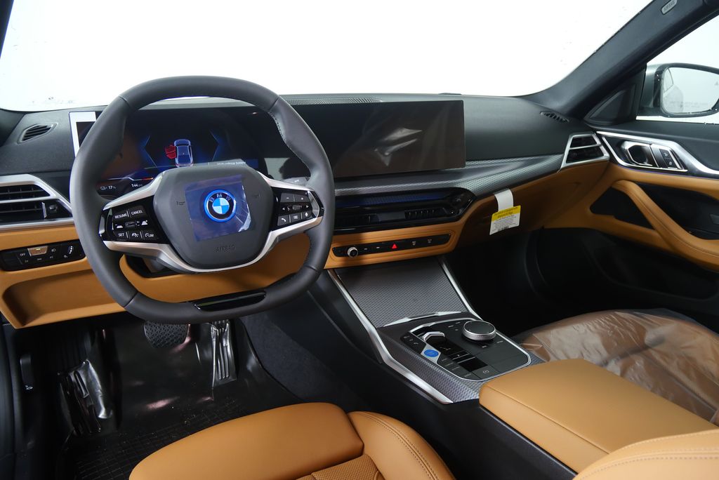 Thumbnail: 2025 BMW i4 - 17