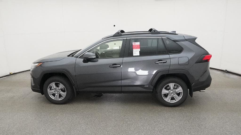 2025 Toyota RAV4 XLE 9