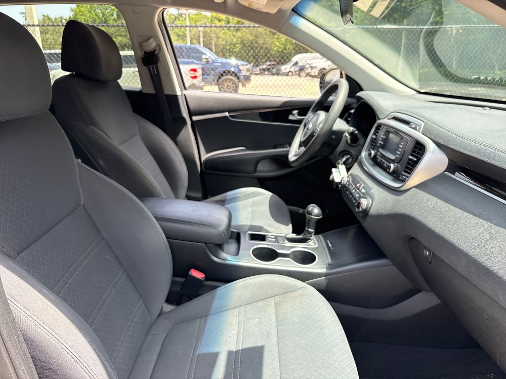 Used 2017 Silver Kia LX image 28