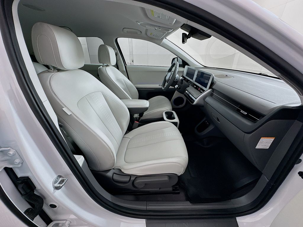 Thumbnail: 2023 Hyundai Ioniq 5 - 28