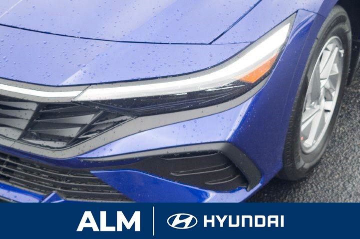 2025 Hyundai Elantra SE photo 8