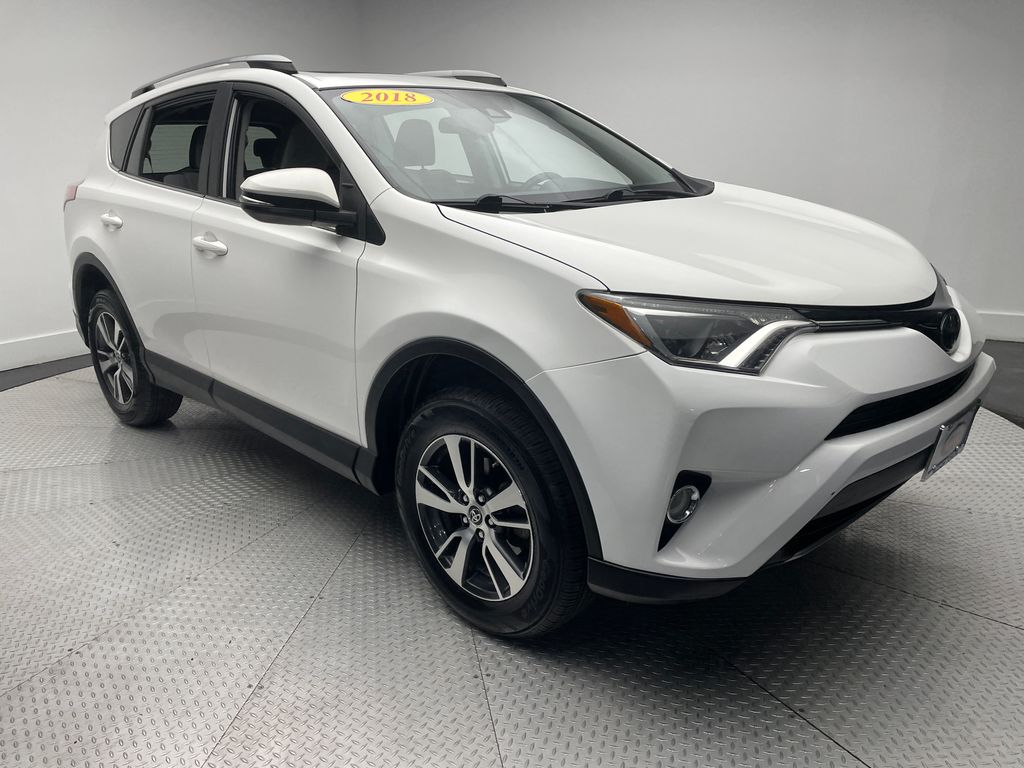 Thumbnail: 2018 Toyota RAV4 - 3