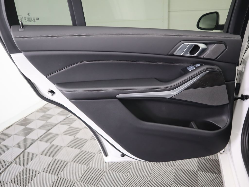 Thumbnail: 2023 BMW X7 - 28