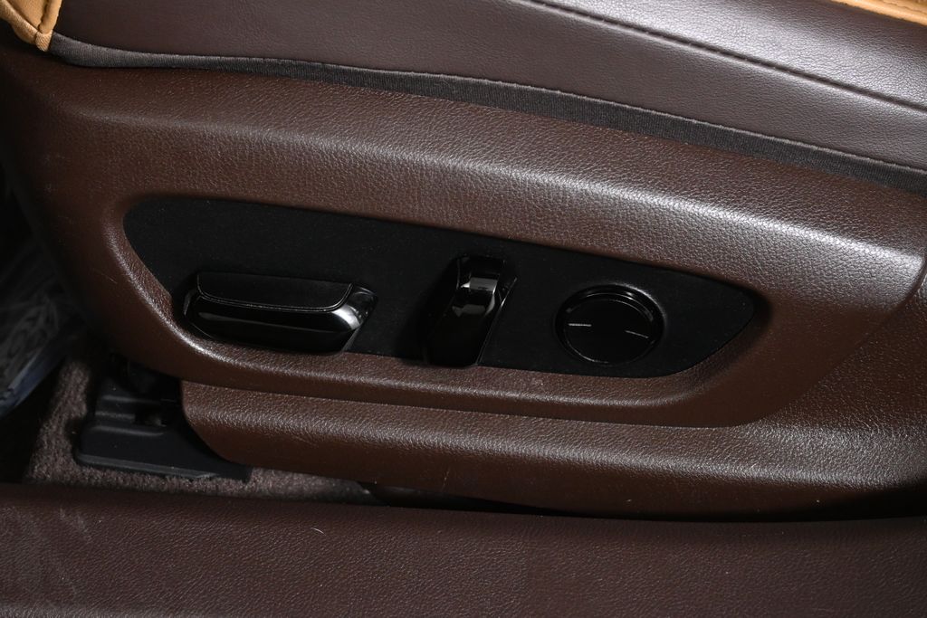 Thumbnail: 2021 Lexus ES - 27