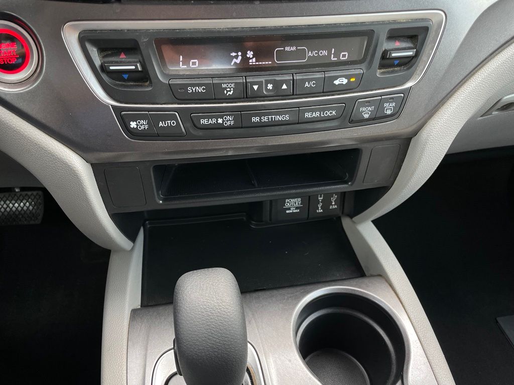 Thumbnail: 2018 Honda Pilot - 18