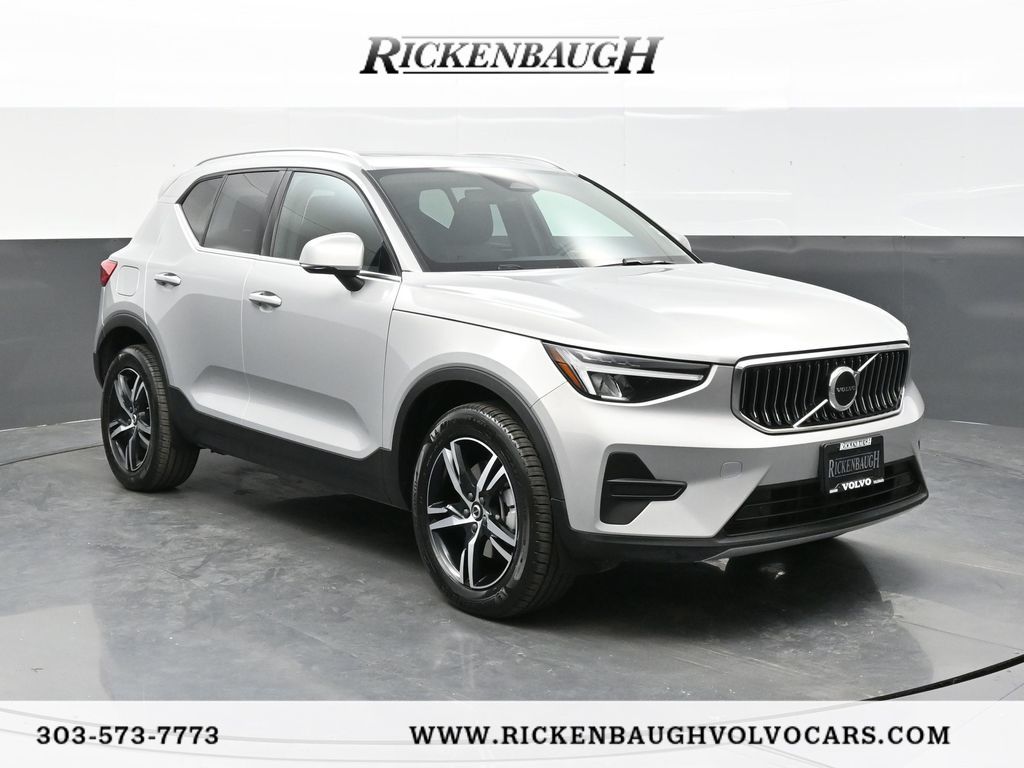 2025 Volvo XC40 B5 Core Bright Theme AWD
