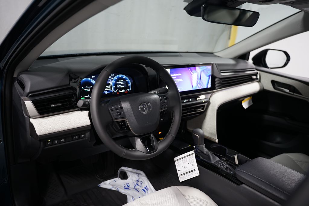 Thumbnail: 2025 Toyota Camry - 11