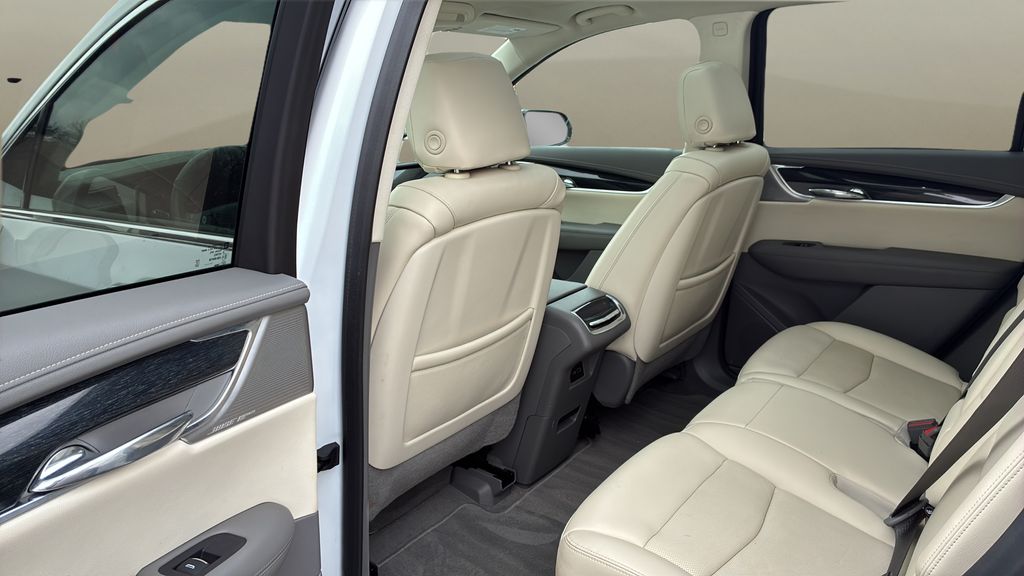 used 2022 Cadillac XT6 car, priced at $35,950