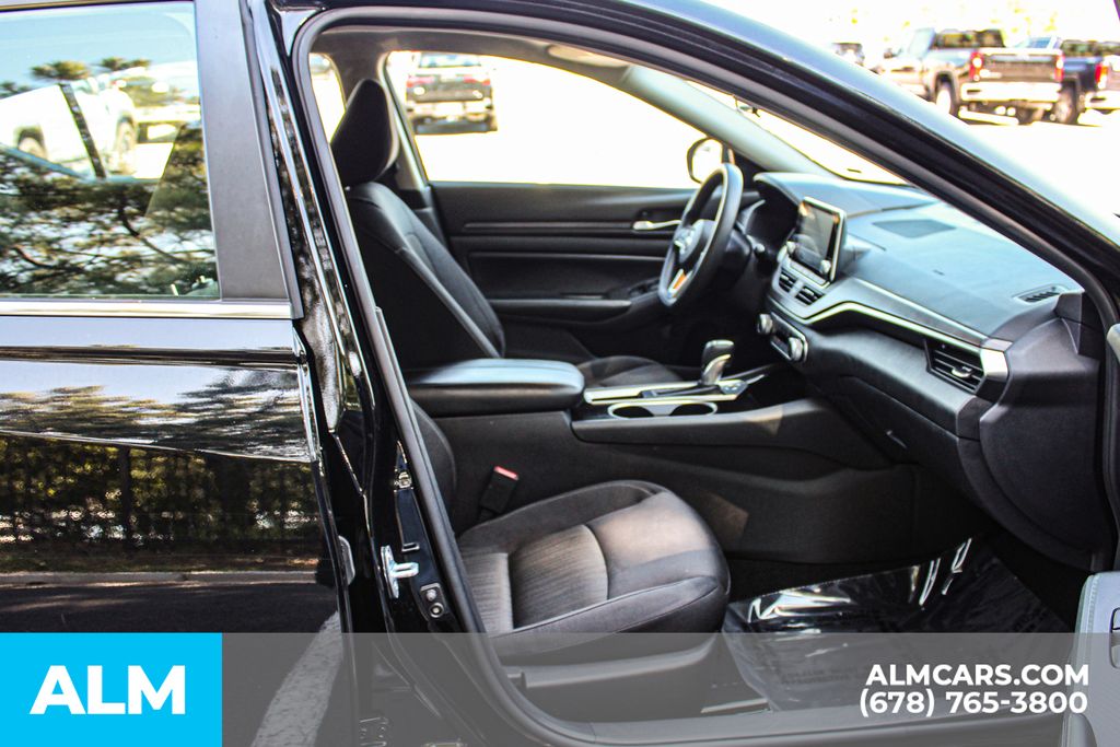 Used 2024 Black Nissan 2.5 SV image 20
