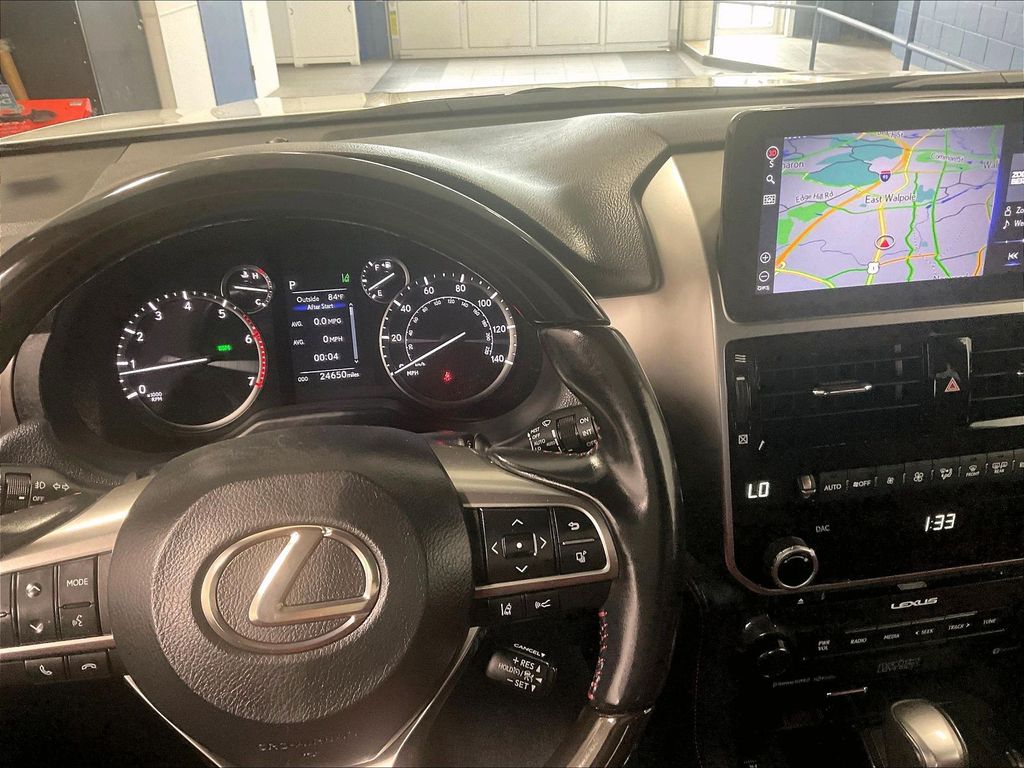 2022 Lexus GX — photo 19