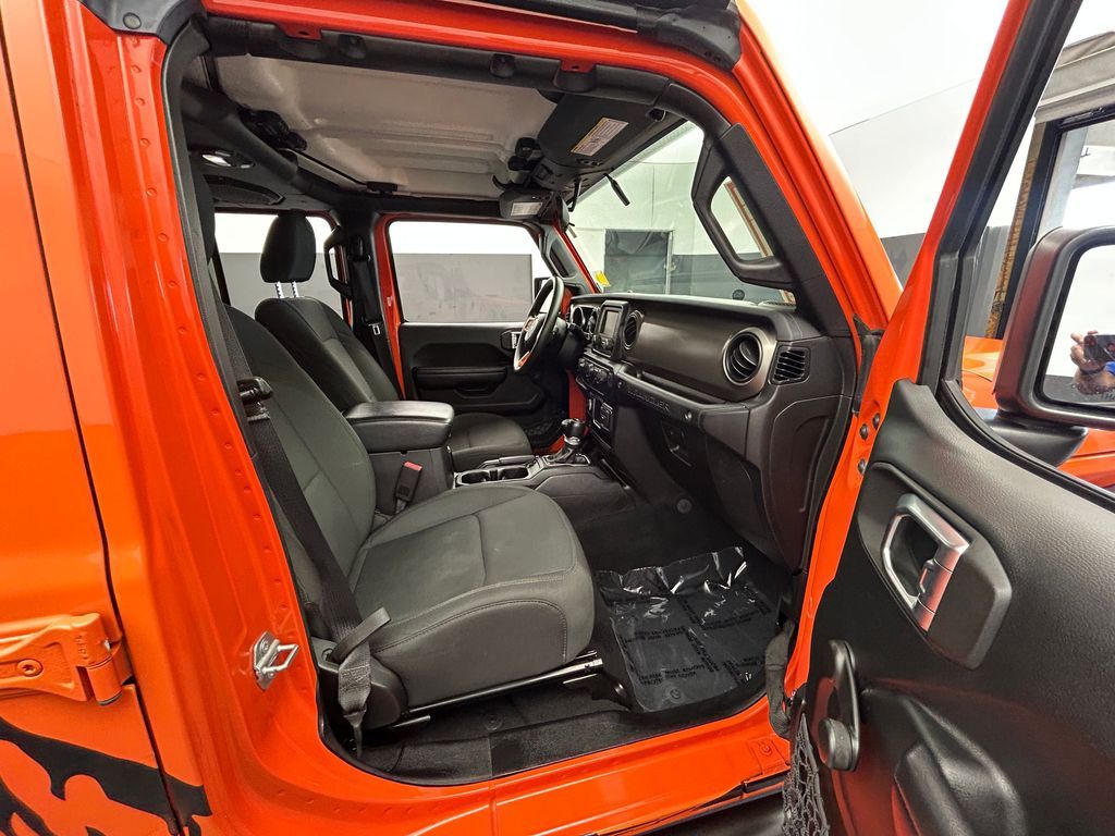 Used 2018 Punkn Metallic Clearcoat Jeep Unlimited Sport image 12