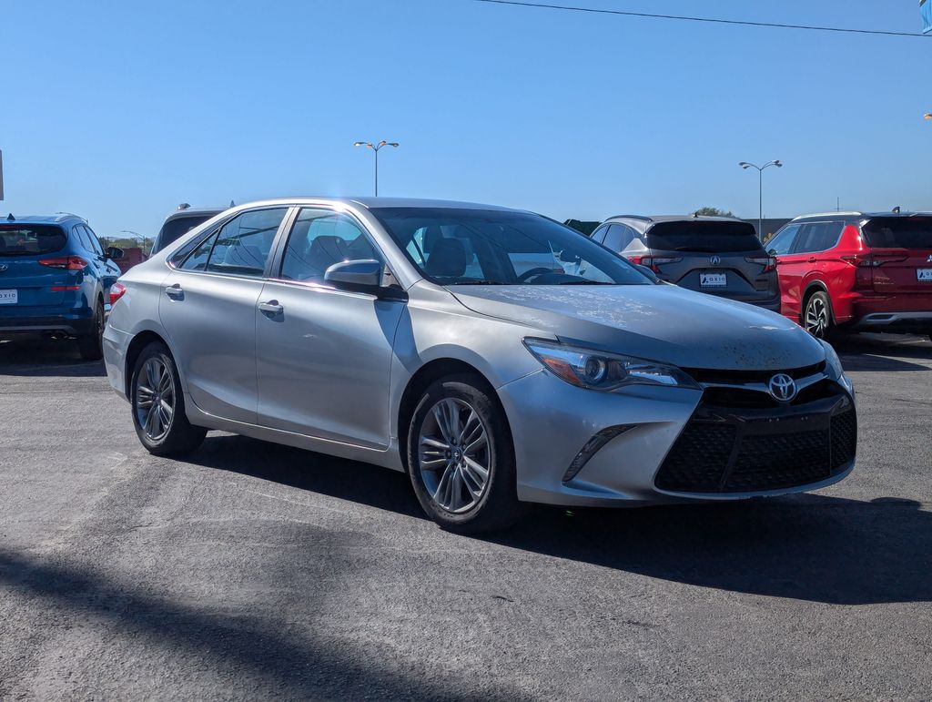 2016 Toyota Camry SE 11