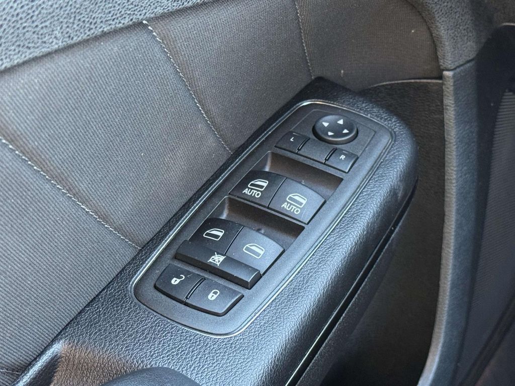 Used 2022  Dodge SXT image 27