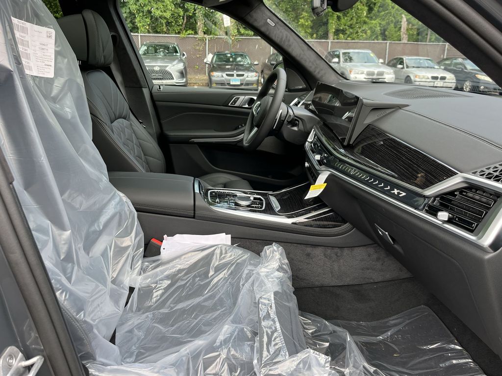 Thumbnail: 2026 BMW X7 - 26