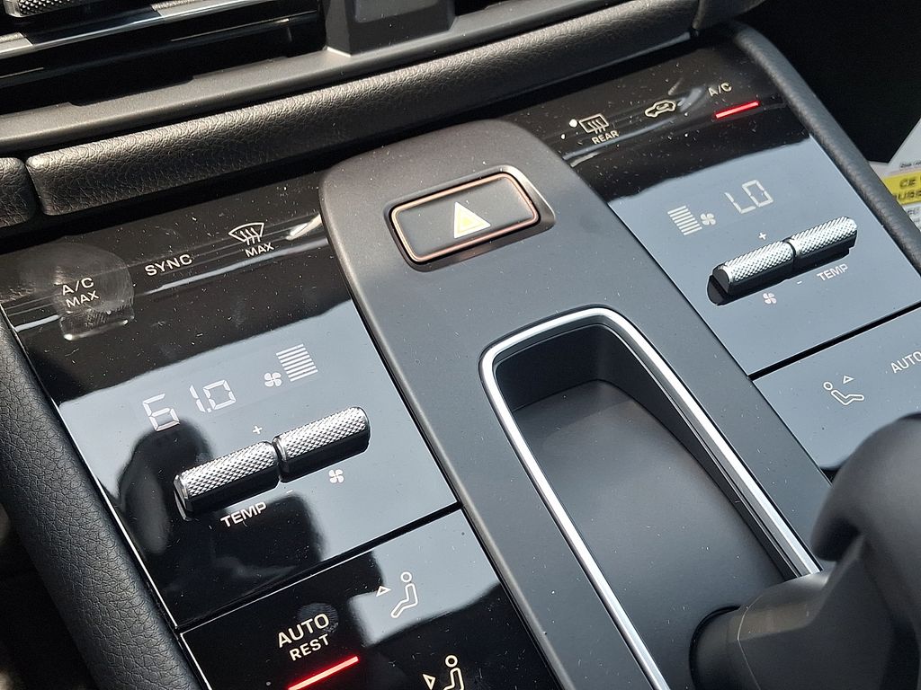 Thumbnail: 2026 Porsche Macan - 17