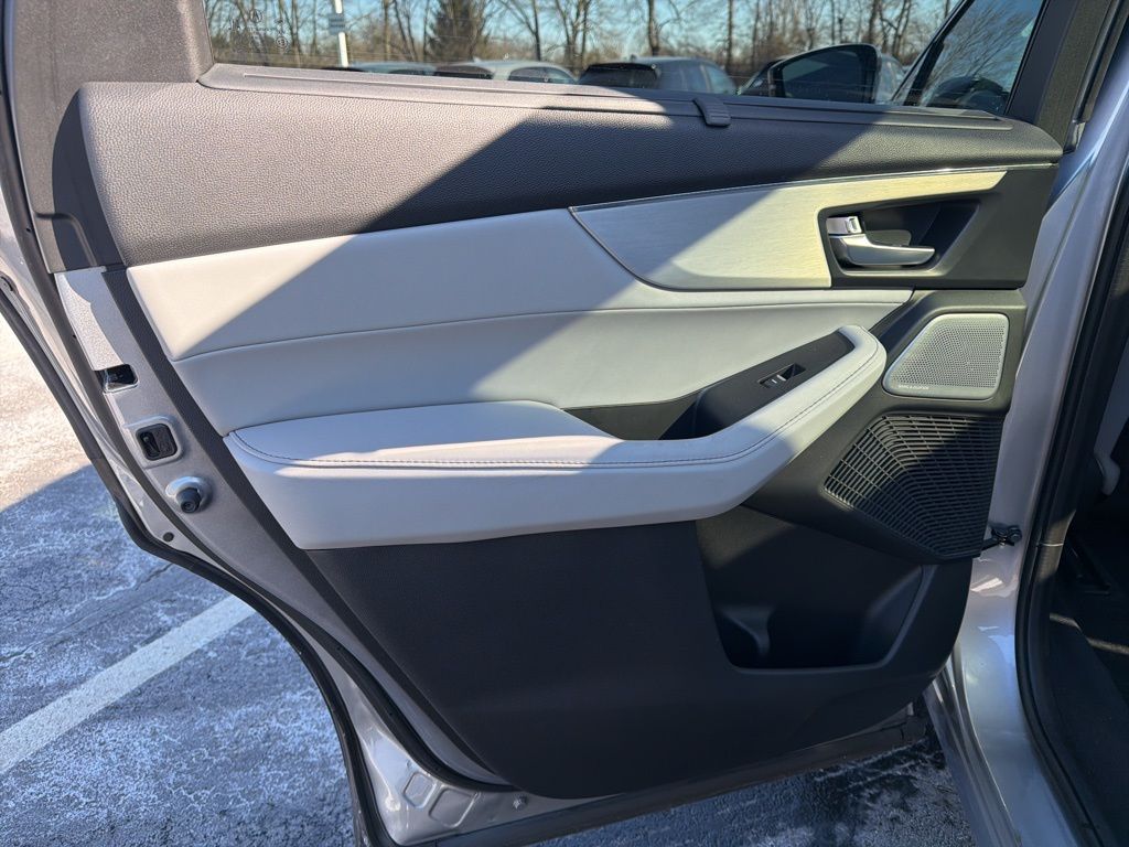 Thumbnail: 2025 Acura MDX - 21