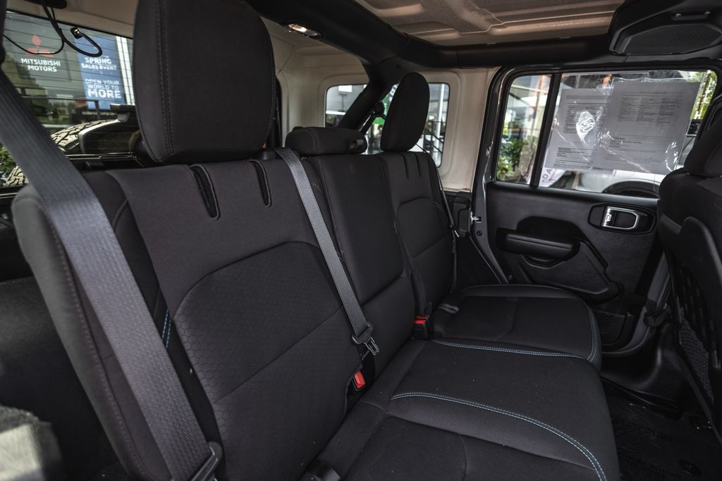 2023 Jeep Wrangler Rubicon 4xe thumbnail 32