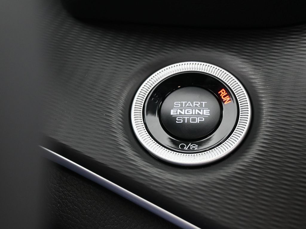 Used 2025 Diamond Black Crystal Pearlcoat Jeep Laredo image 28