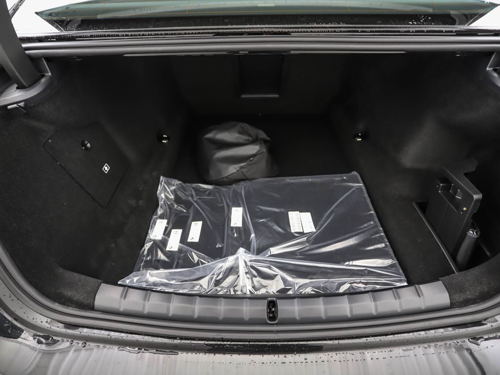 2025 BMW 7 Series 750e xDrive 23