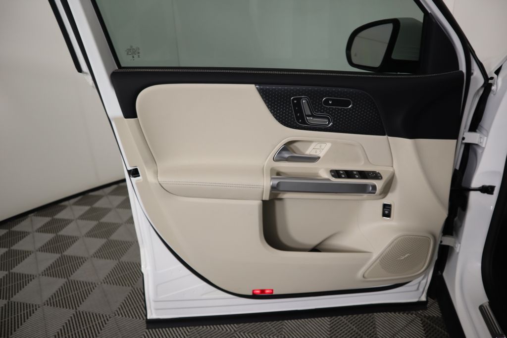 Thumbnail: 2025 Mercedes-Benz GLB - 25