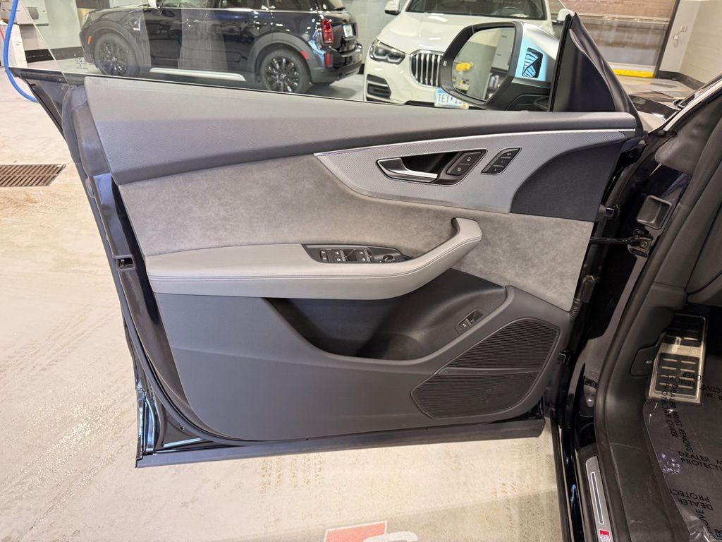 Thumbnail: 2021 Audi SQ8 - 10