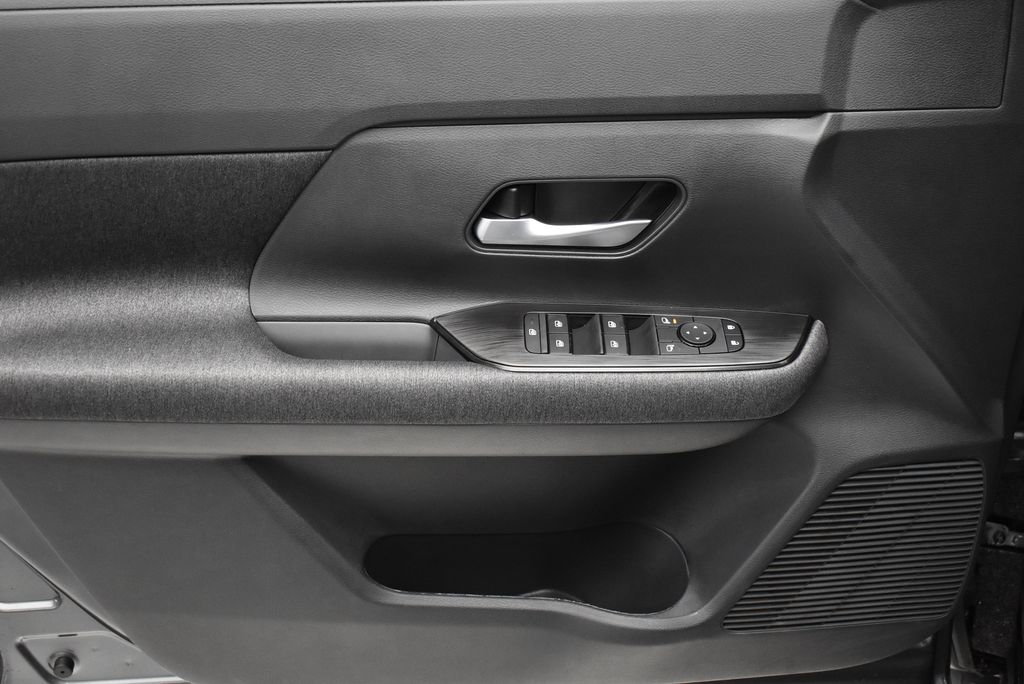 Thumbnail: 2026 Nissan Kicks - 9