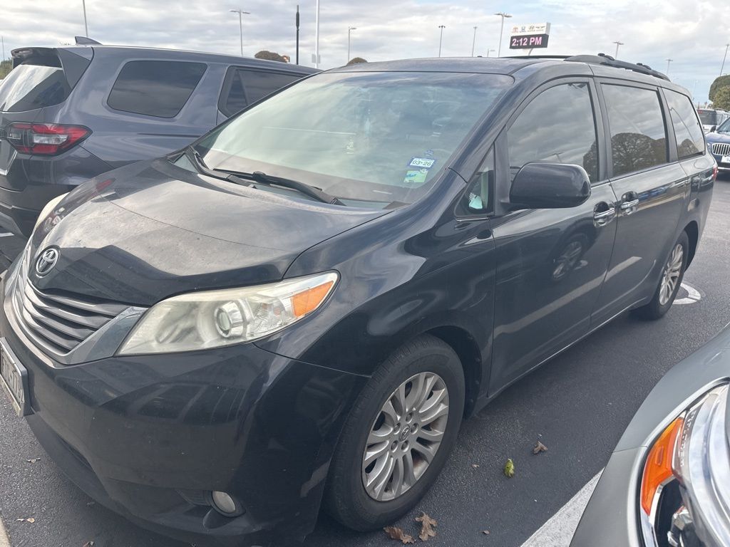 Thumbnail: 2015 Toyota Sienna - 12