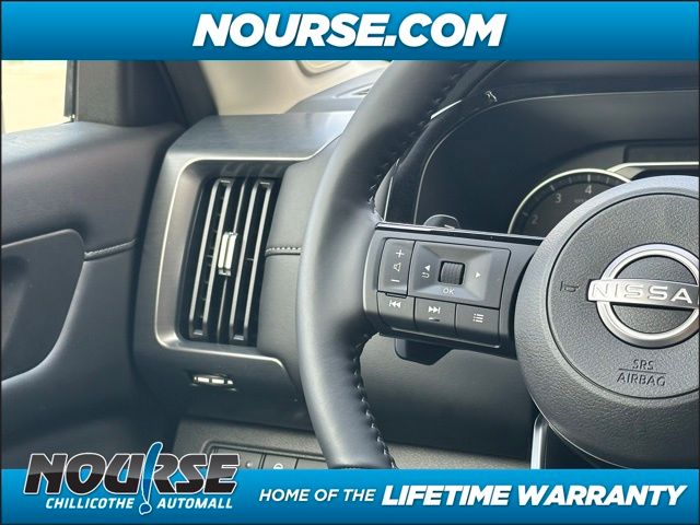 2025 Nissan Pathfinder SL photo