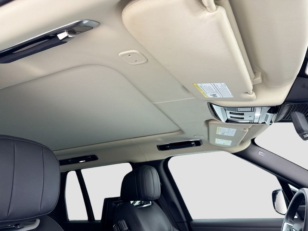 Thumbnail: 2023 Land Rover Range Rover - 17