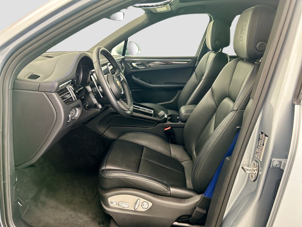 Thumbnail: 2025 Porsche Macan - 5
