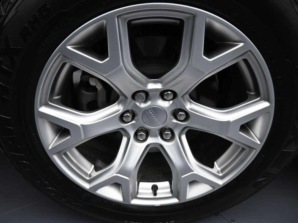 Used 2022 Baltic Gray Metallic Clearcoat Jeep Series II image 44