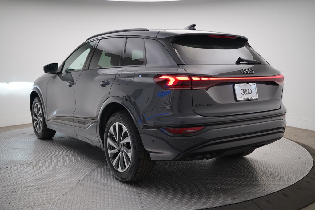 Thumbnail: 2027 Audi Q6 e-tron - 3
