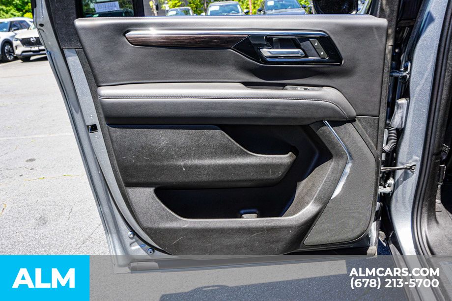 Used 2025 Gray Chevrolet Z71 image 53